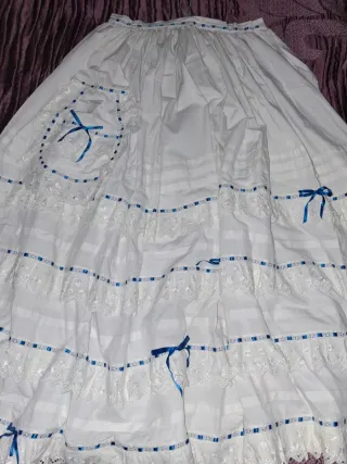 Enaguas falleras o trajes regionales