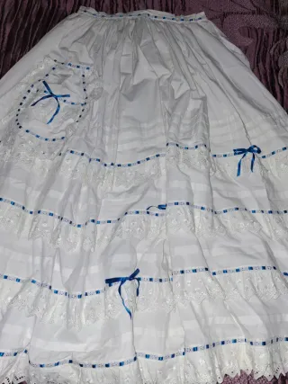 Enaguas falleras o trajes regionales