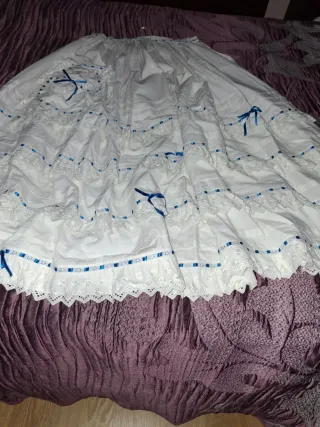 Enaguas falleras o trajes regionales