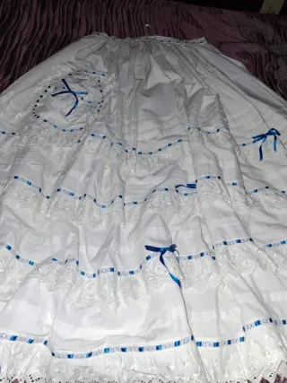 Enaguas falleras o trajes regionales