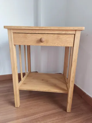 Mesita de noche de bambú