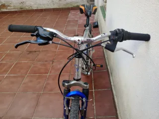 Bicicleta MTB 26 plateada