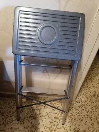 Escalera de aluminio y acero antideslizante