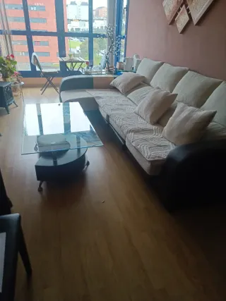 Divano modulare chesterfield e tavolino