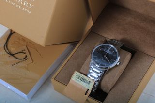 Reloj Burberry Classic Negro y Plateado