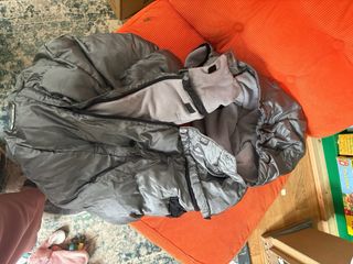 Saco polar de porteo Pookie Poncho gris