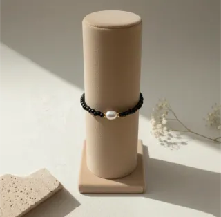 Pulsera Selene Perla Negra Hecha a Mano