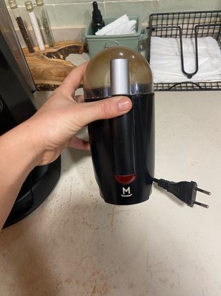 Cafetera y molinillo de café