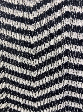 Guardapolvo sin mangas rayas negras y beige