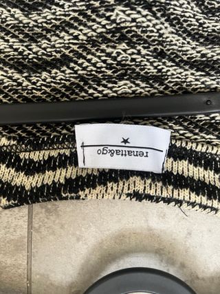 Guardapolvo sin mangas rayas negras y beige