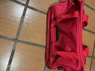 Trolley pequeño rojo