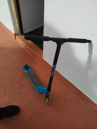 Patinete azul