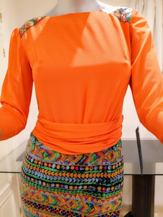 Vestido fiesta cóctel naranja bordado