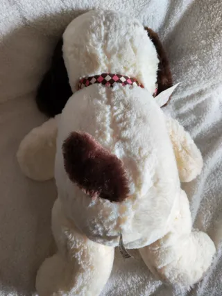 Peluche cane morbido con fiocco