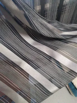 Cortinas de salón grises y transparentes