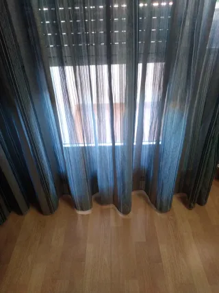 Cortinas de salón grises y transparentes