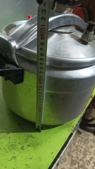 Olla a presión aluminio antigua grande