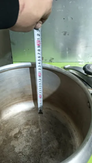 Olla a presión aluminio antigua grande