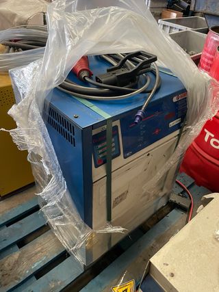 Cargador Hawker 48V 90A