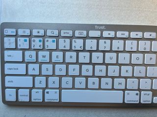 Teclado Inalámbrico Trust Plata y Blanco