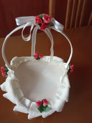 Cojín para alianzas y cesta arras.