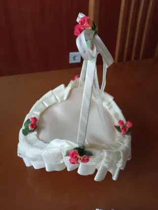 Cojín para alianzas y cesta arras.