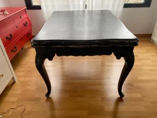 Mesa de salón de madera negra extensible
