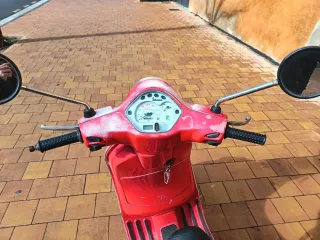 Vespa LX 125 Roja