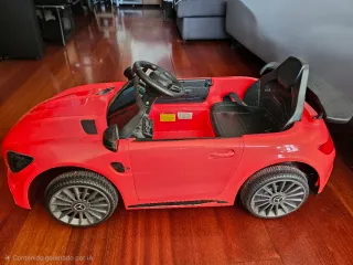 Coche Eléctrico Infantil Rojo Mercedes-Benz.