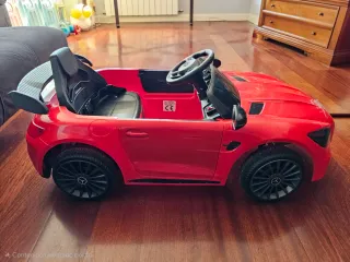 Coche Eléctrico Infantil Rojo Mercedes-Benz.