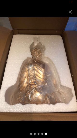 Buda grande dorado y plateado