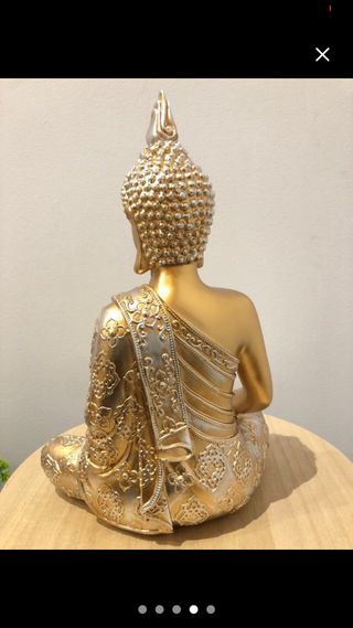 Buda grande dorado y plateado
