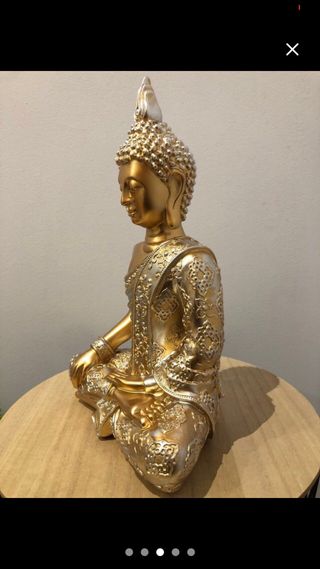 Buda grande dorado y plateado