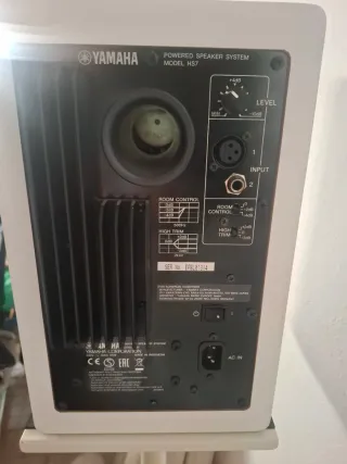 Altavoces Yamaha HS7 Blancos