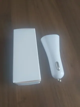 Adaptador mechero USB blanco