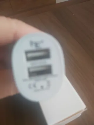 Adaptador mechero USB blanco