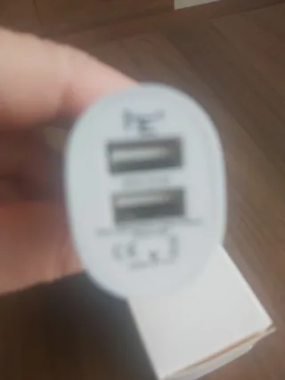 Adaptador mechero USB blanco