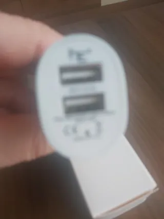Adaptador mechero USB blanco