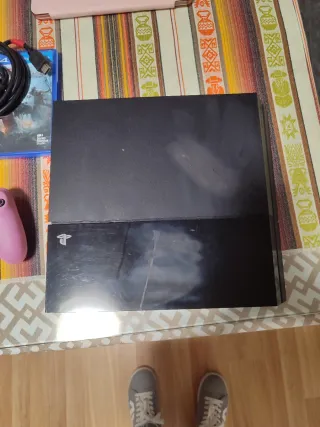 Consola PS4 + Mando Rosa + God of War