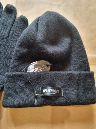 Cappello e guanti Playboy neri uomo