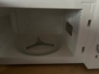 Microondas blanco ONWA en muy buen estado