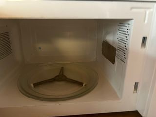 Microondas blanco ONWA en muy buen estado