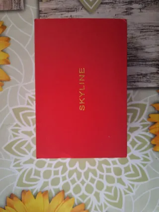 Reloj de pulsera dorado y negro