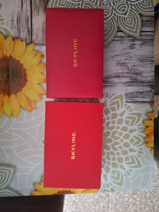 Reloj de pulsera dorado y negro