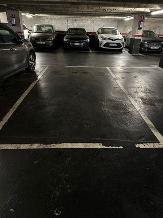 Alquilar una parcela de garaje para coche grande