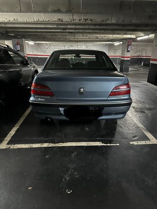 Alquilar una parcela de garaje para coche grande