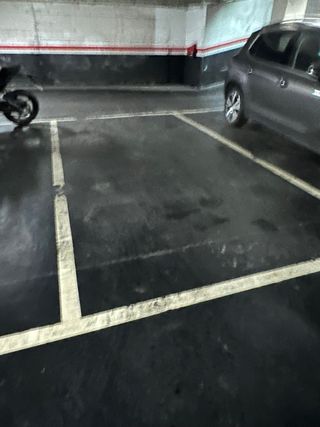 Alquilar una parcela de garaje para coche grande