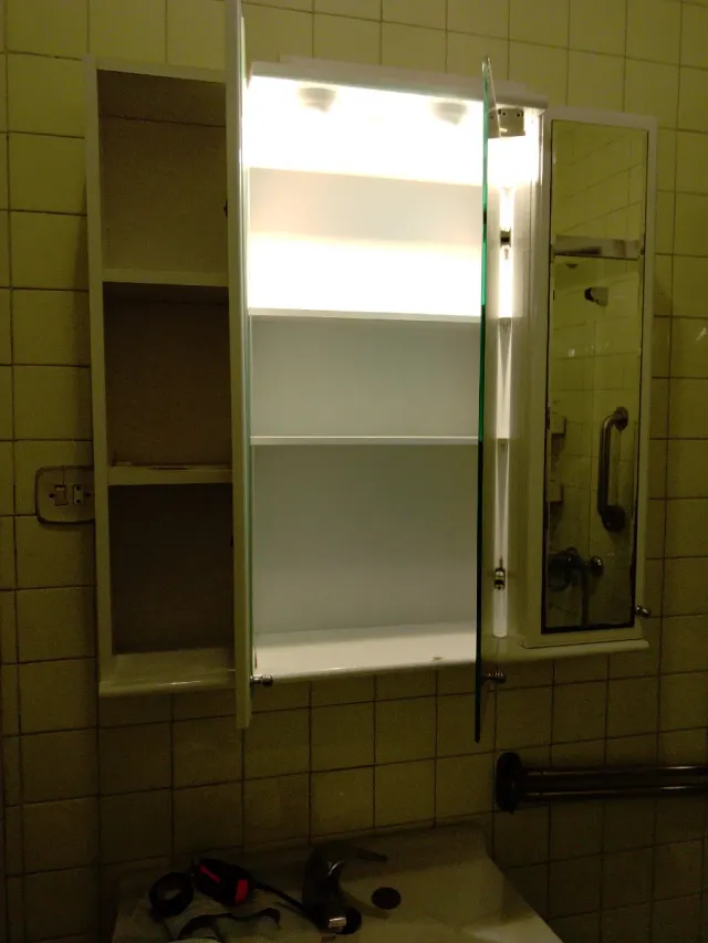 Mueble de baño cristal y madera