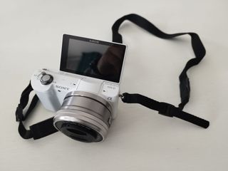 Cámara Sony Alpha A5000 + Lente 16-50mm