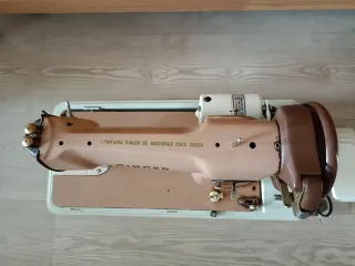 Máquina de coser Singer antigua